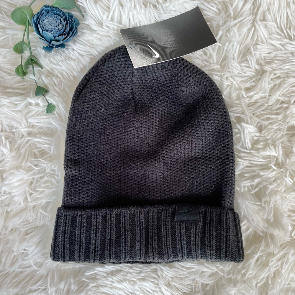 New with tags NIKE ADULT UNISEX HAT . Black with Black LOGO. #nike #nikehats